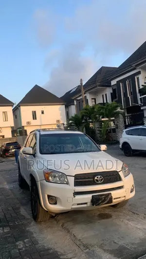 Toyota RAV4 2011 White
