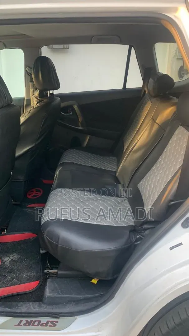 Toyota RAV4 2011 White