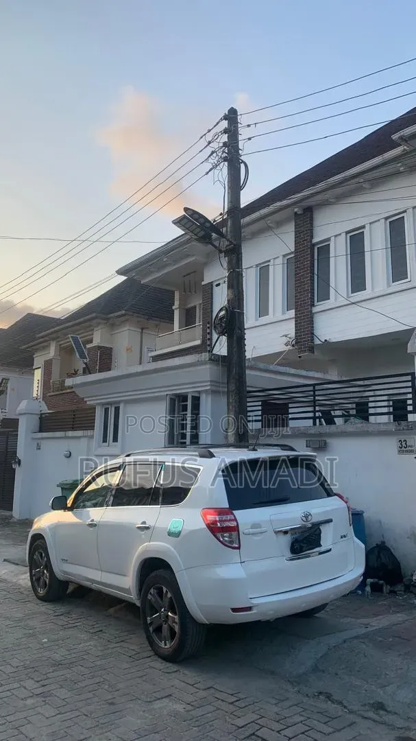 Toyota RAV4 2011 White