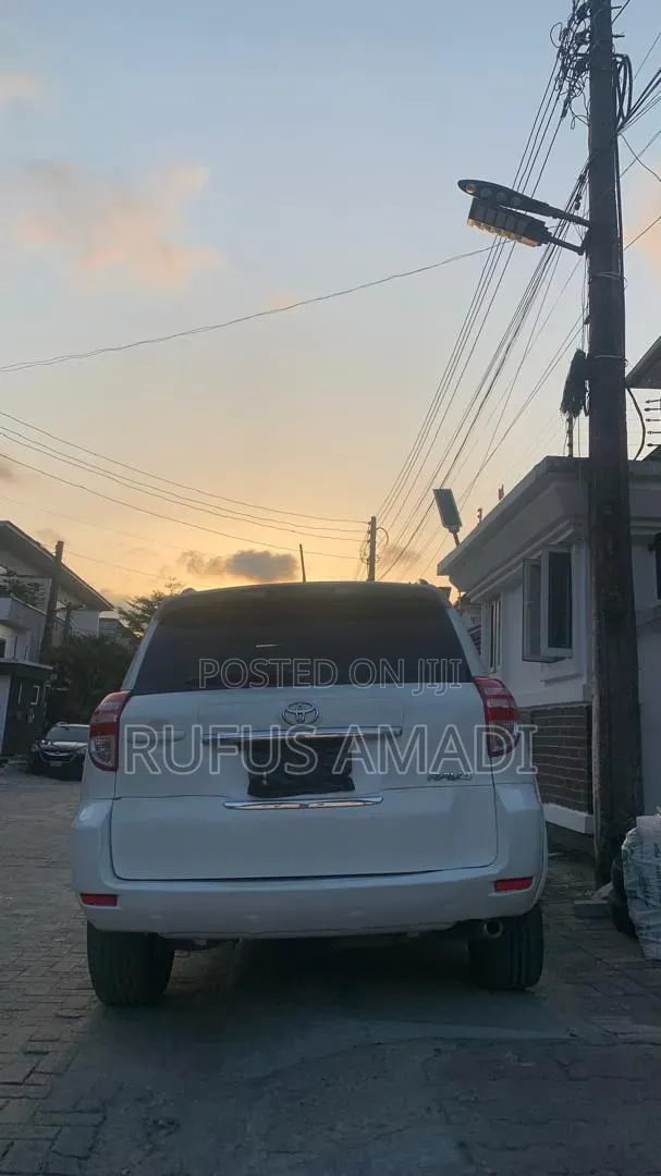 Toyota RAV4 2011 White