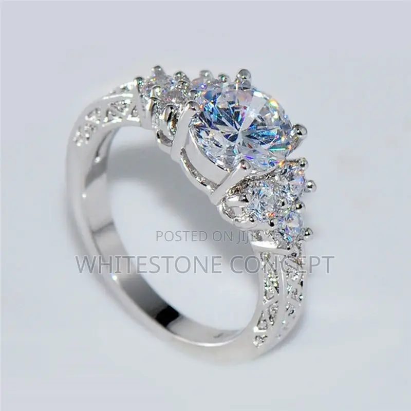 Exquisite Gems Silver Plated Stainless Ring for Engagement/Wedding Rin