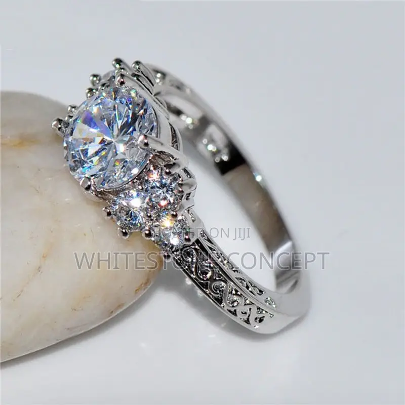 Exquisite Gems Silver Plated Stainless Ring for Engagement/Wedding Rin