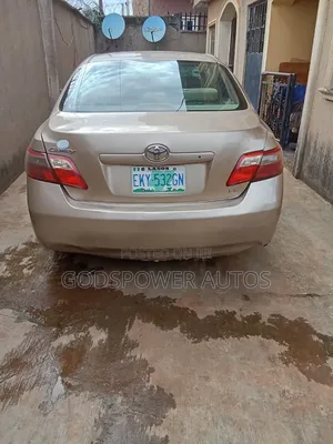 Toyota Camry LE 4dr Sedan (2.4L 4cyl 5A) 2009 Gold