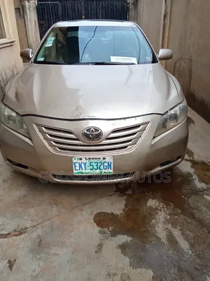 Toyota Camry LE 4dr Sedan (2.4L 4cyl 5A) 2009 Gold
