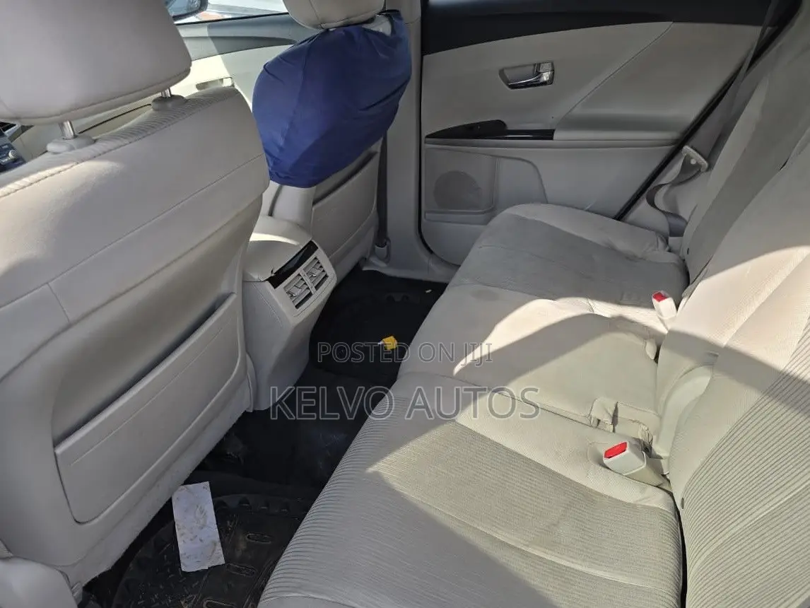 Toyota Venza 2010 White