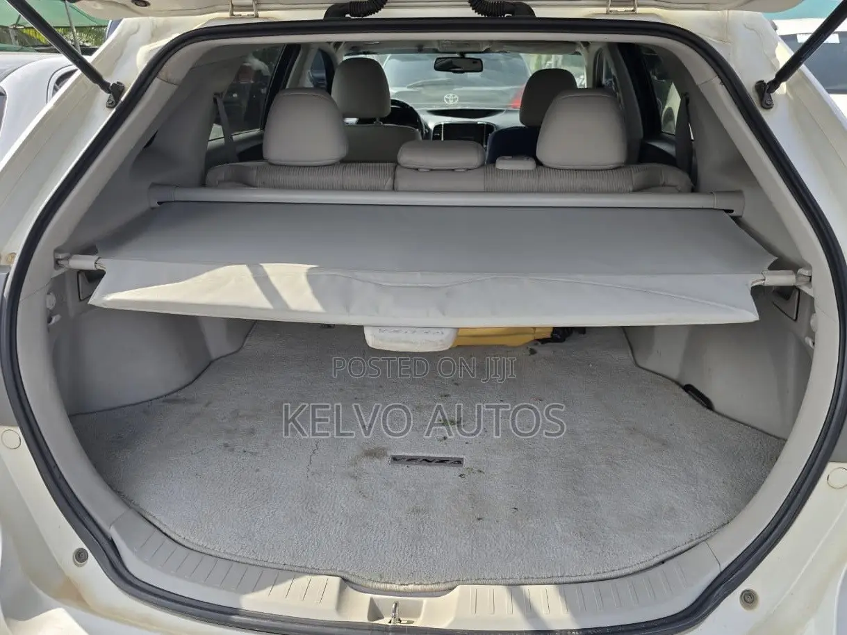Toyota Venza 2010 White