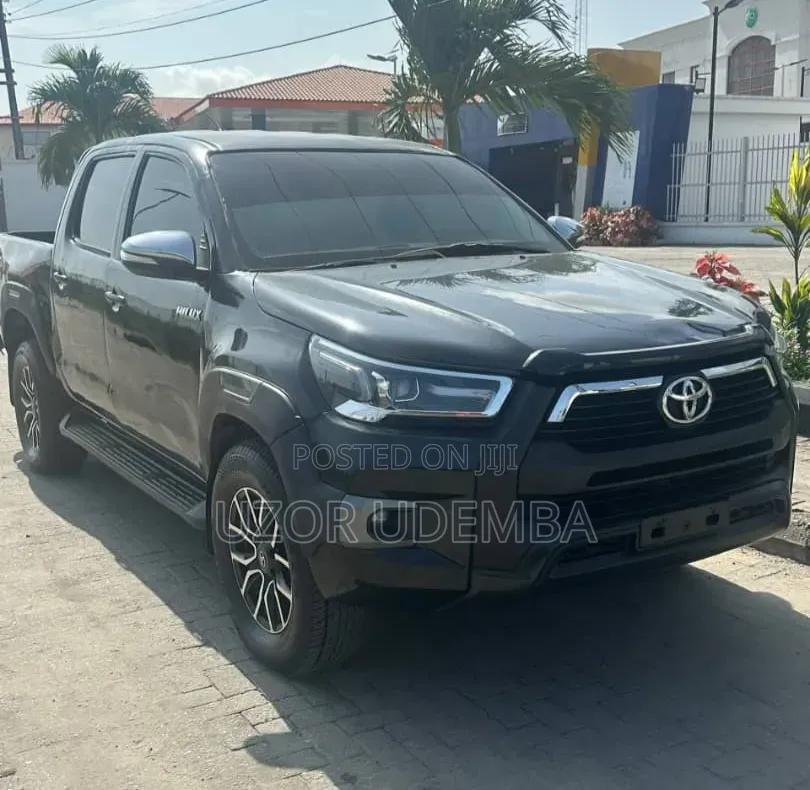 Toyota Hilux SR5 2013 Black