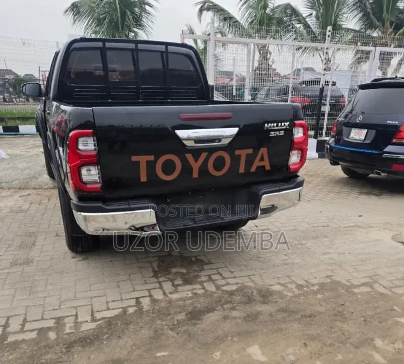 Toyota Hilux SR5 2013 Black