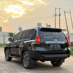 Toyota Land Cruiser Prado 2022 Black
