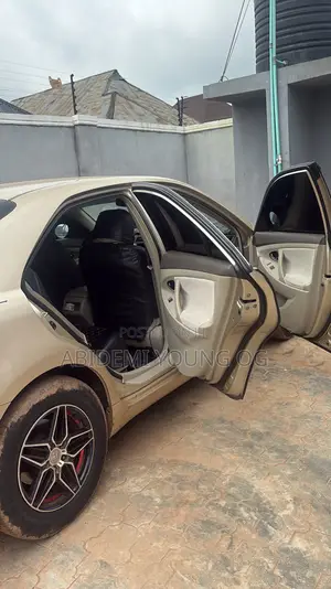 Toyota Camry 2010 Gold