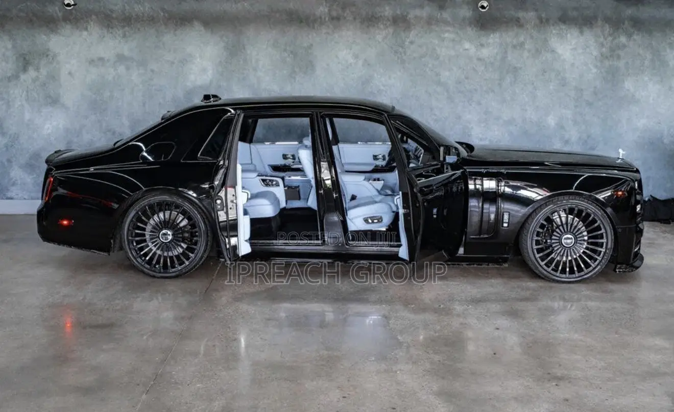 Rolls-Royce Phantom 2026 Black