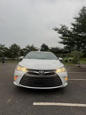 Toyota Camry SE 4dr Sedan (2.5L 4cyl 6A) 2017 White