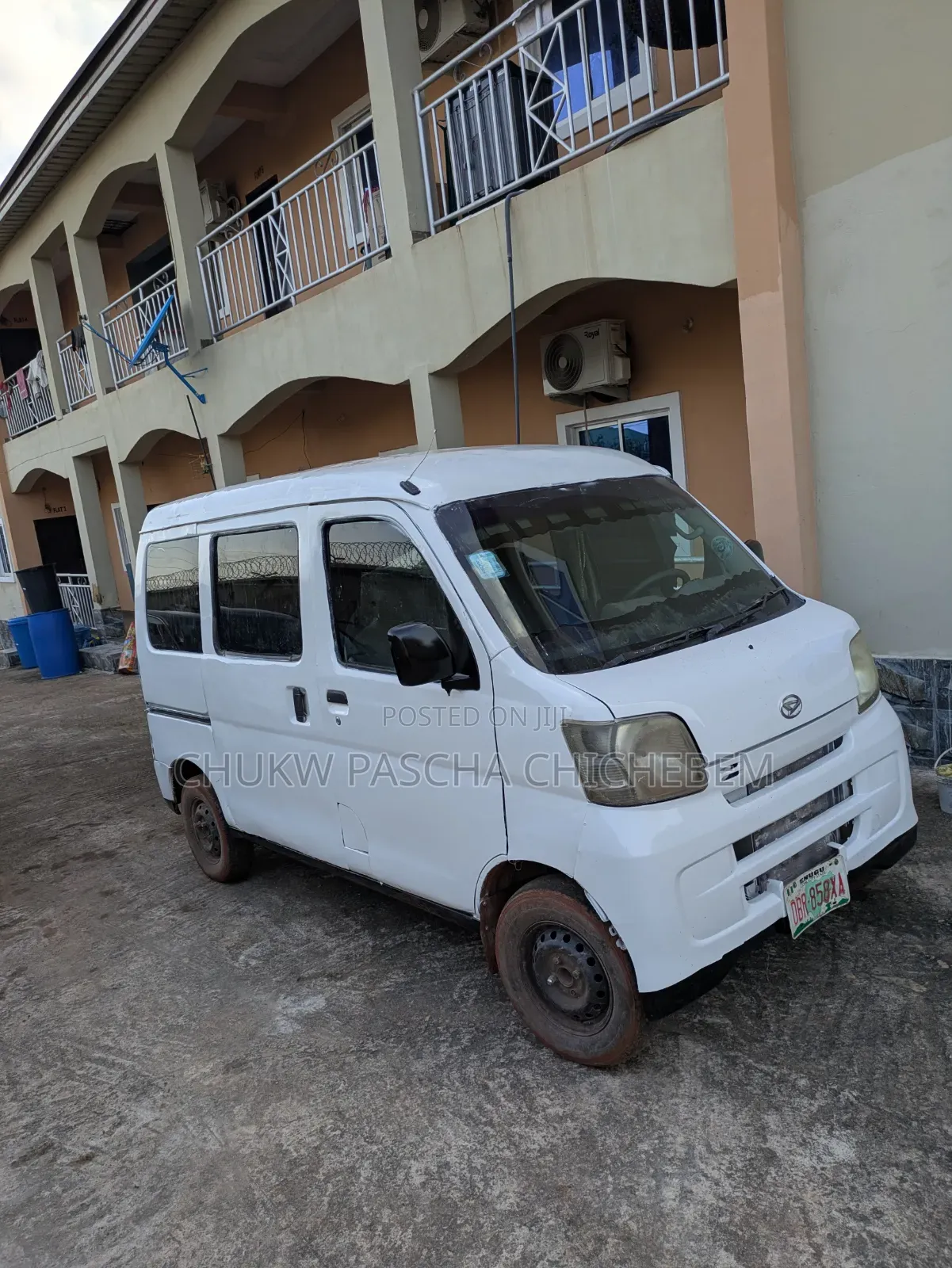 Bus 2007 White