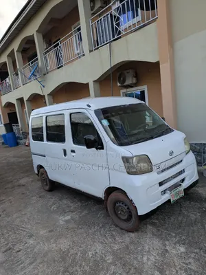 Bus 2007 White