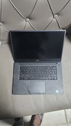 Laptop Dell Precision 5520 8GB Intel Core i5 SSD 256GB