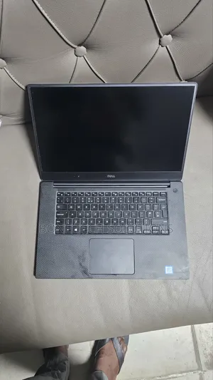 Laptop Dell Precision 5520 8GB Intel Core i5 SSD 256GB