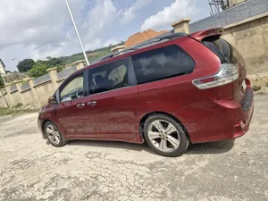 Toyota Sienna SE 8-Passenger 4dr Minivan (3.5L 6cyl 6A) 2014 Red