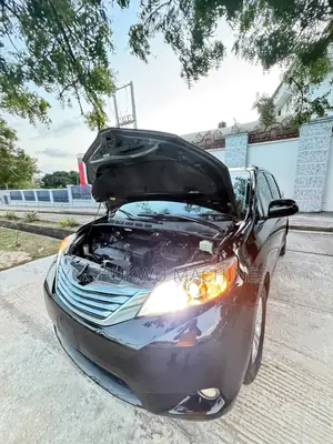 Toyota Sienna XLE 8 Passenger 2011 Black