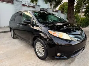 Toyota Sienna XLE 8 Passenger 2011 Black