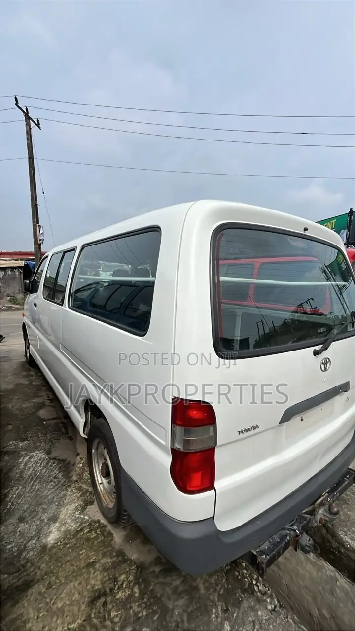 Toyota HiAce 1999 White