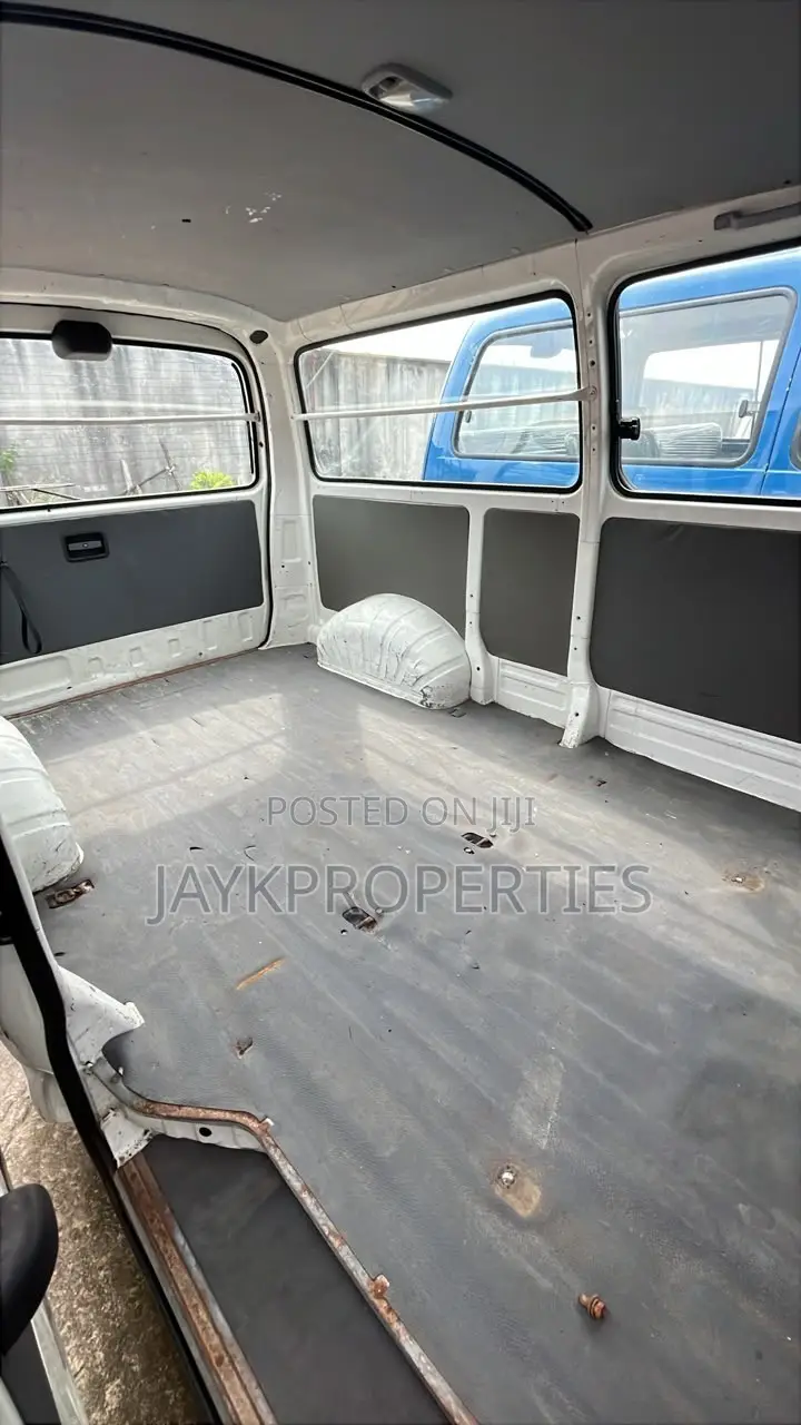 Toyota HiAce 1999 White
