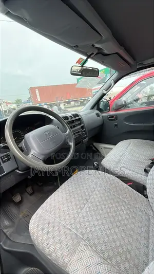Toyota HiAce 1999 White
