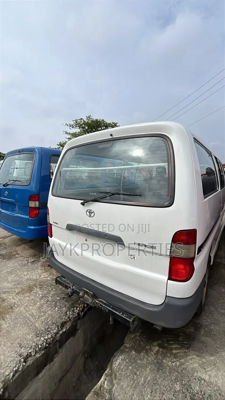 Toyota HiAce 1999 White