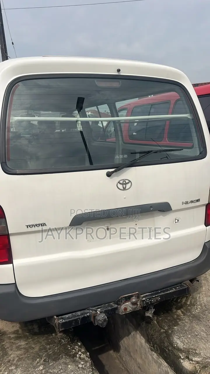 Toyota HiAce 1999 White