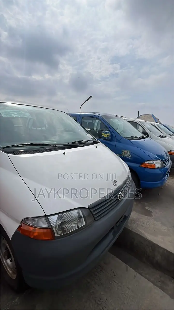 Toyota HiAce 1999 White