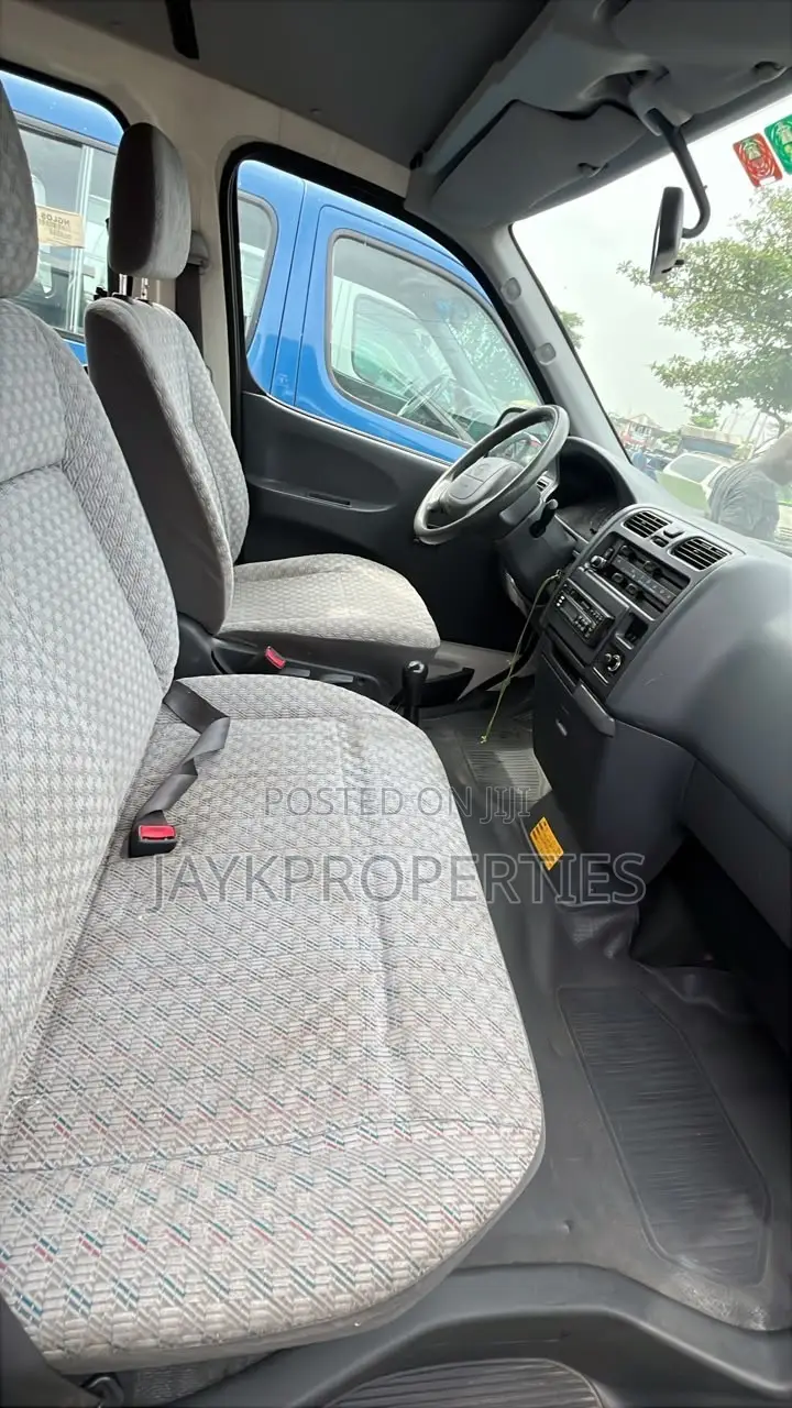 Toyota HiAce 1999 White