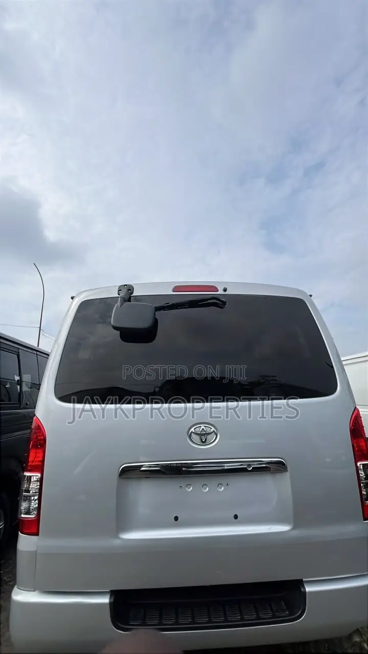Toyota HiAce 2010 Silver