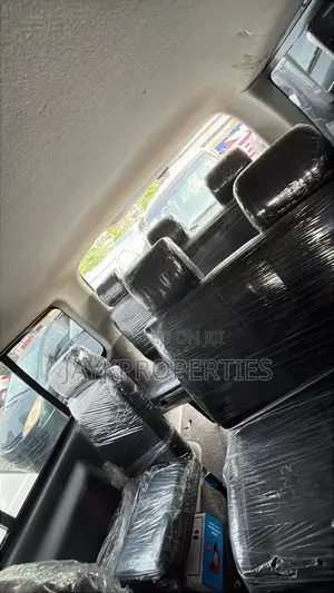 Toyota HiAce 2010 Silver