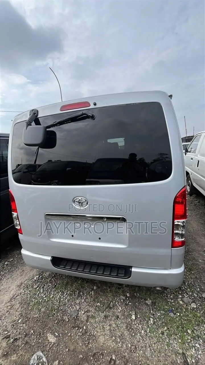 Toyota HiAce 2010 Silver