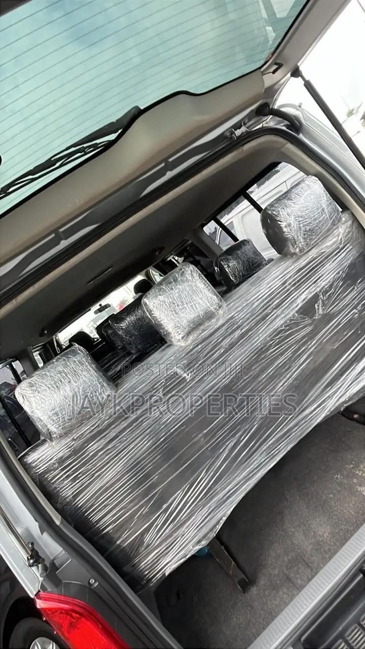 Toyota HiAce 2010 Silver