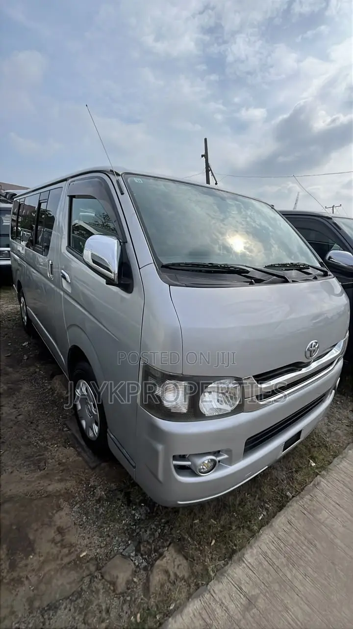 Toyota HiAce 2010 Silver