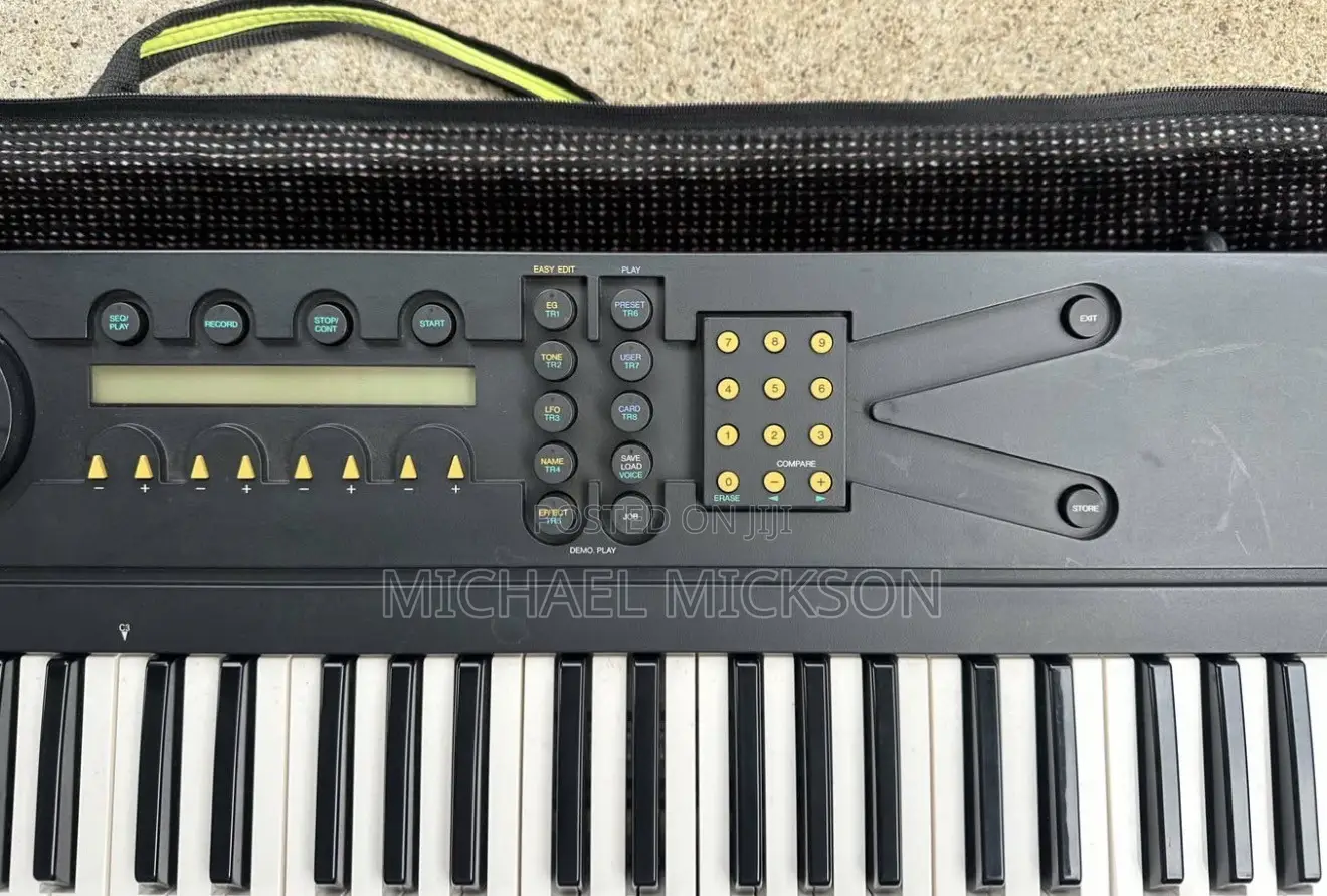 Yamaha YS200 Digital Synthesizer