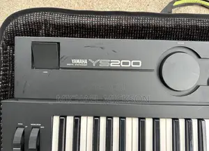 Yamaha YS200 Digital Synthesizer