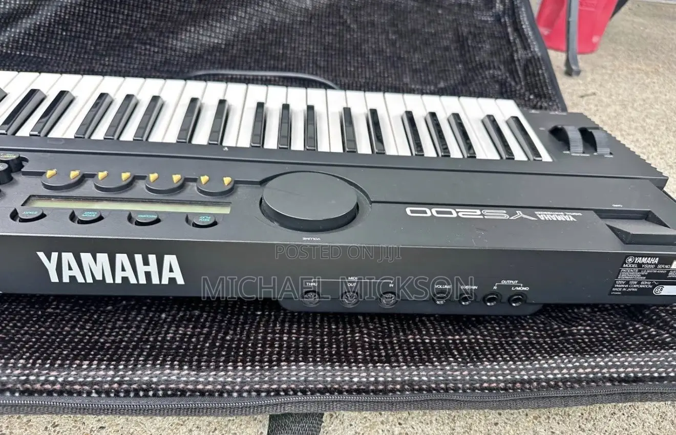 Yamaha YS200 Digital Synthesizer