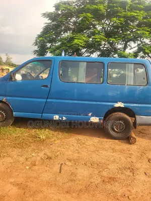 Toyota HiAce 2004 Blue