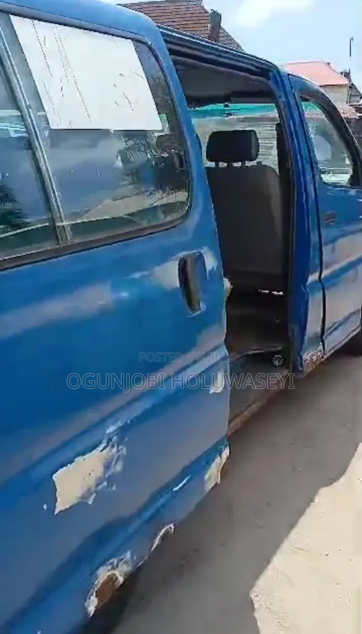 Toyota HiAce 2004 Blue