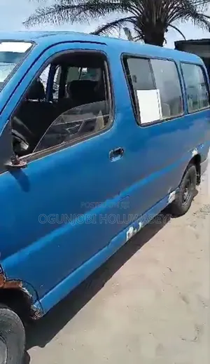 Toyota HiAce 2004 Blue