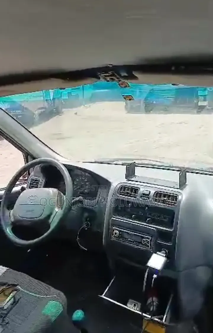 Toyota HiAce 2004 Blue