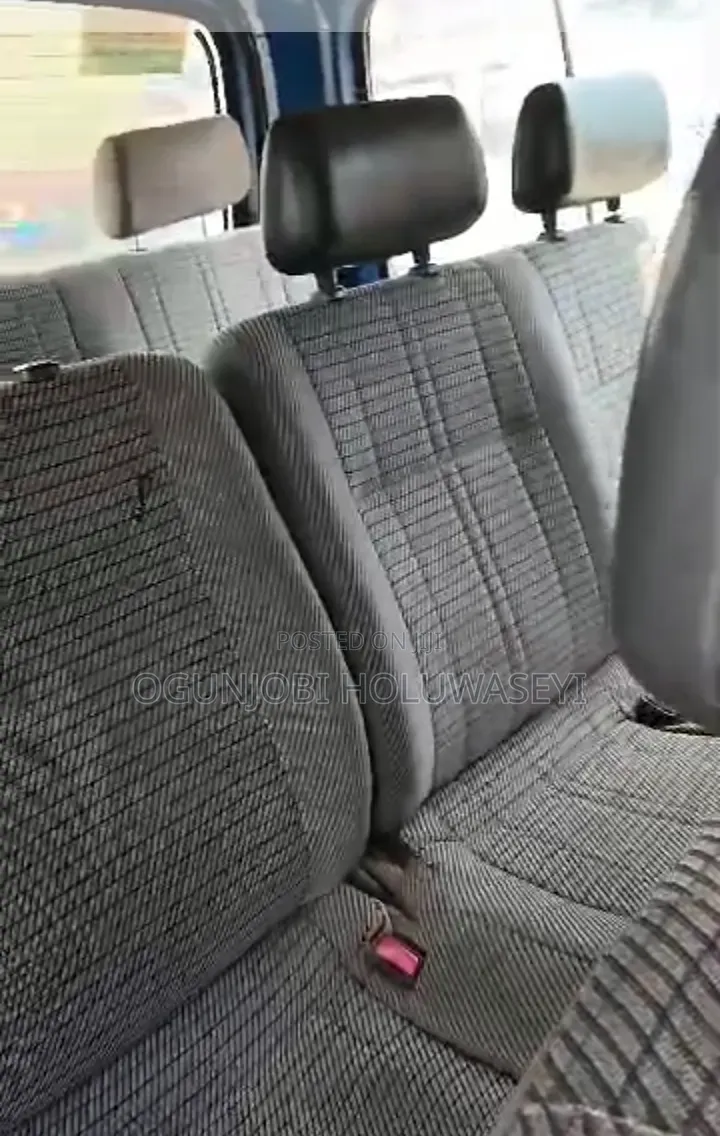 Toyota HiAce 2004 Blue