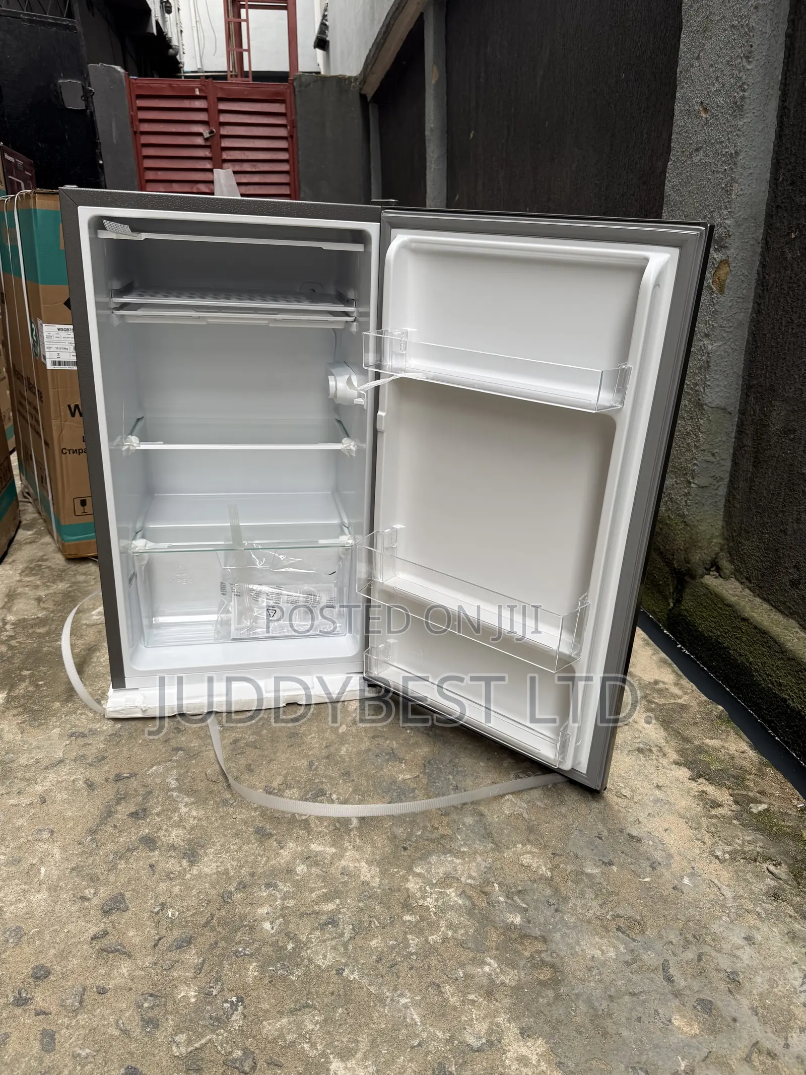 Hisense Single Door Refrigerator 90L 093DR