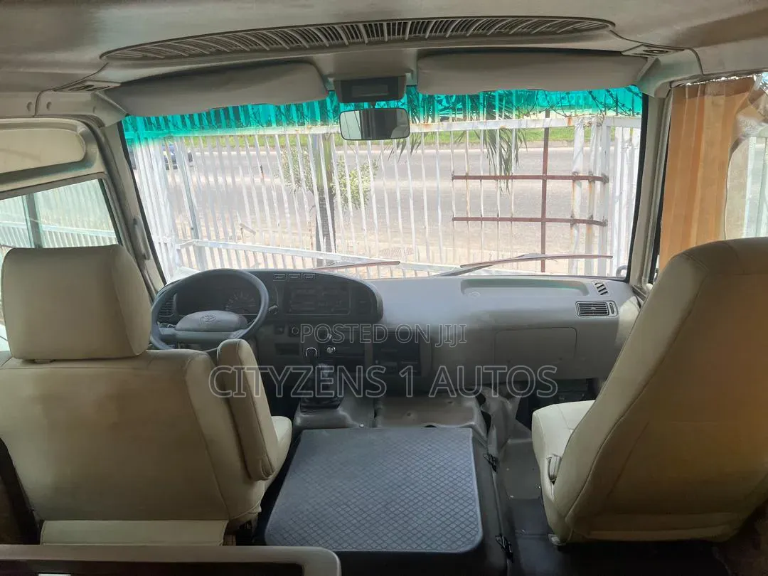 Toyota Coaster 2012 Gold