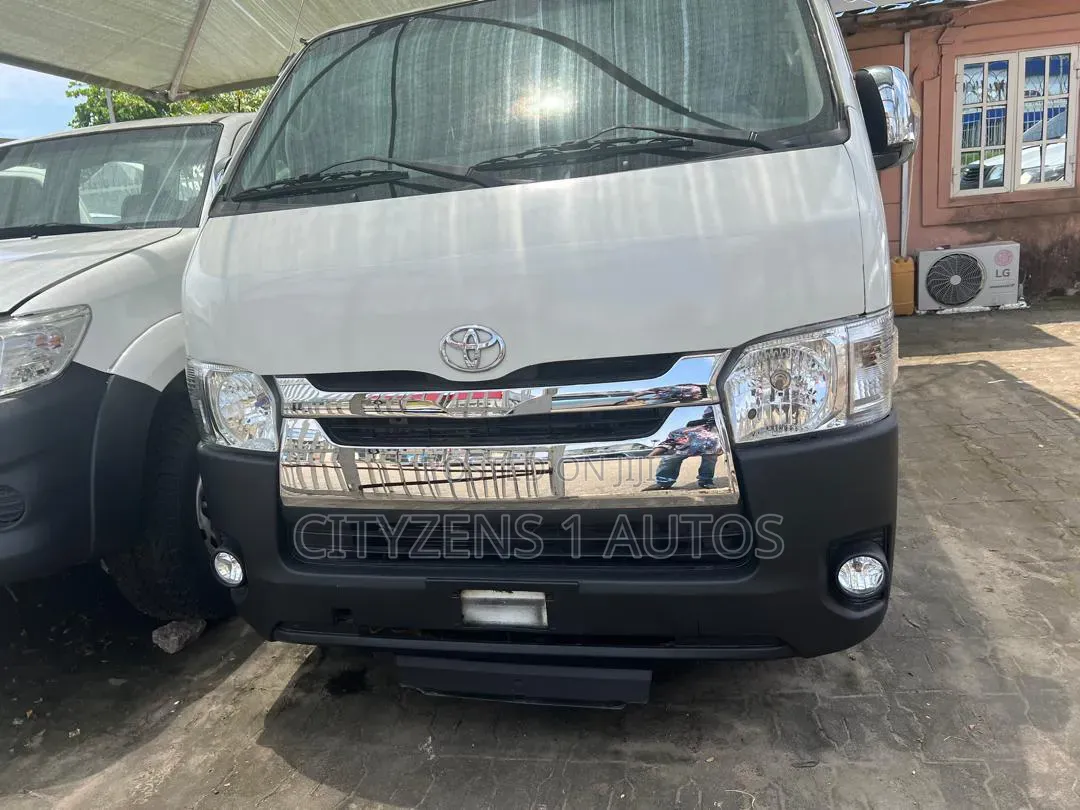 Toyota HiAce 2008 White