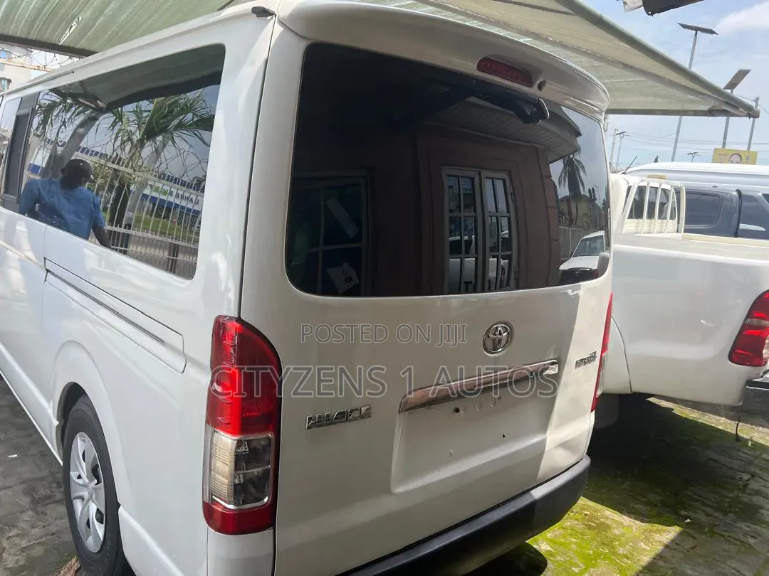 Toyota HiAce 2008 White