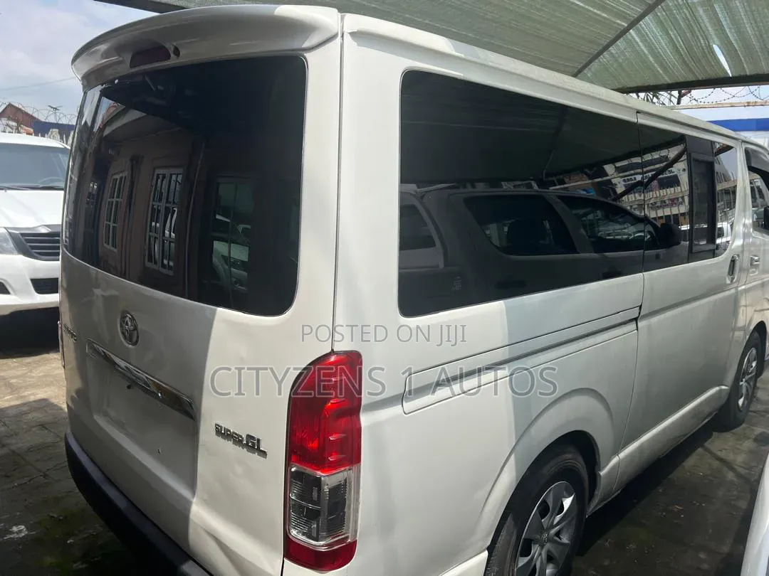 Toyota HiAce 2008 White