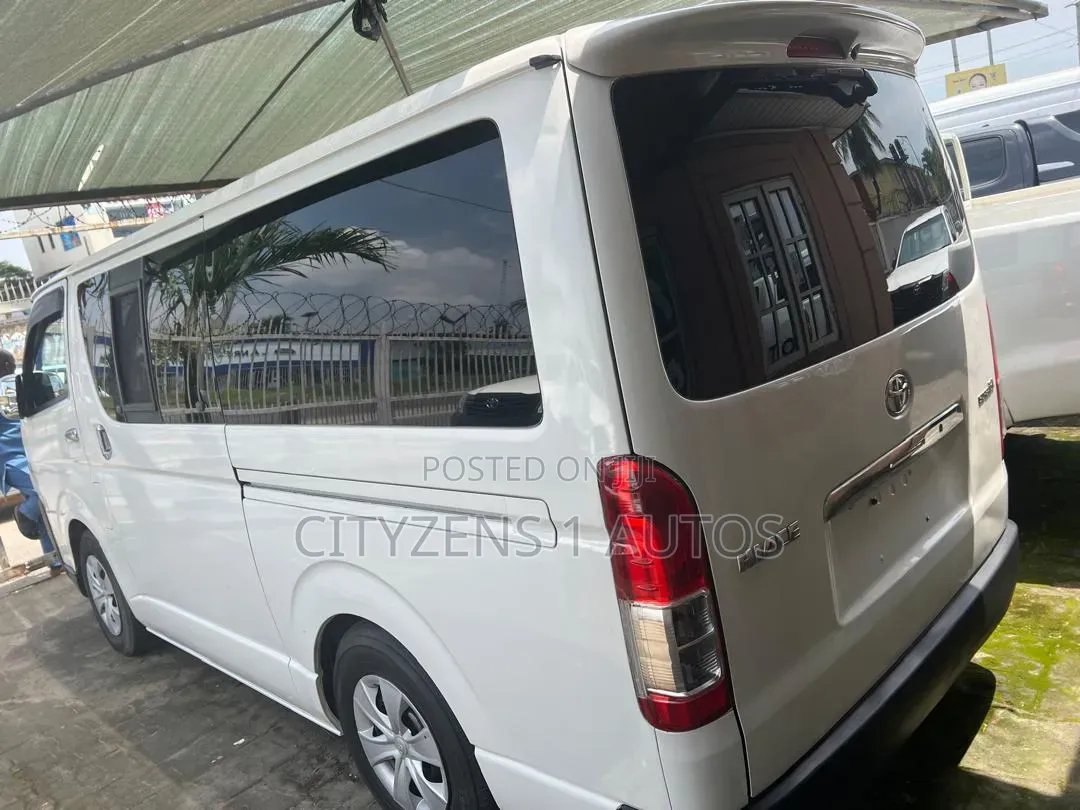 Toyota HiAce 2008 White