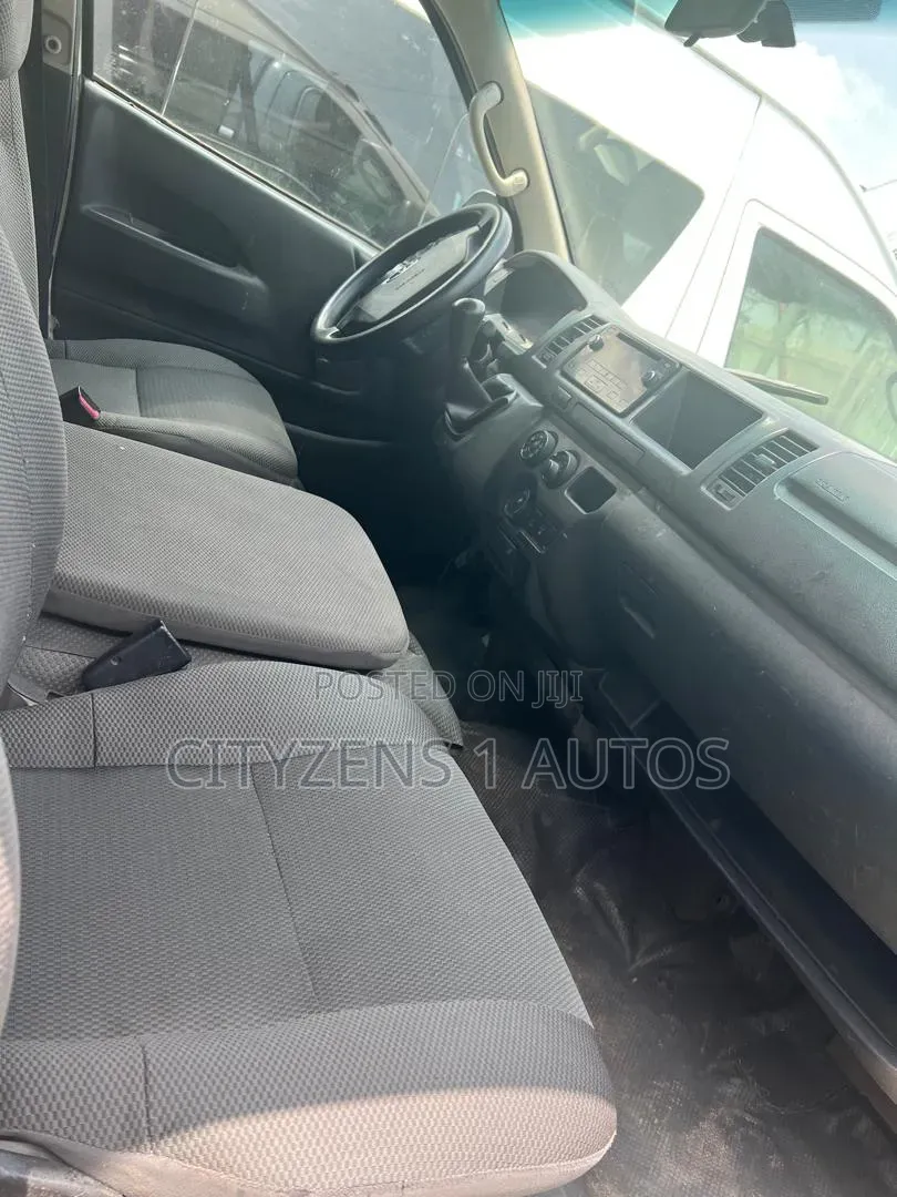 Toyota HiAce 2008 White